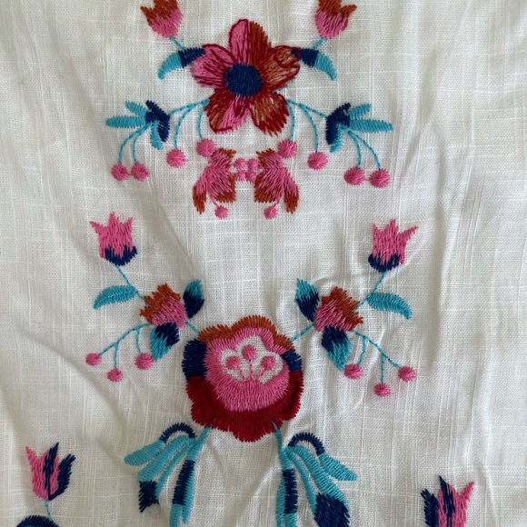 Pink Lily Embroidered Floral White Dress💐 - Picture 3 of 4